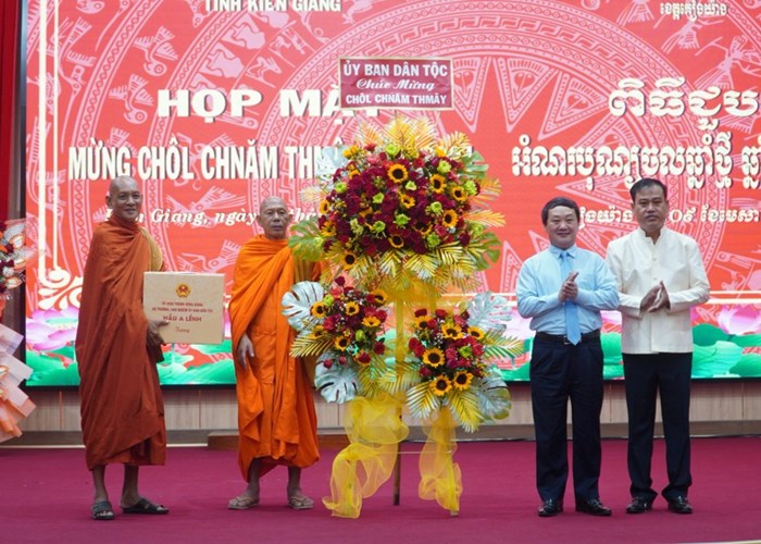 Kiên Giang họp mặt mừng Tết cổ truyền Chôl Chnăm Thmây năm 2024 - Anh 1