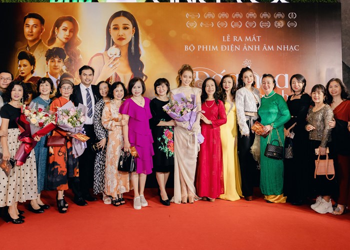 Phim điện ảnh âm nhạc “Đóa hoa mong manh” ra mắt khán giả Việt Nam - Anh 1
