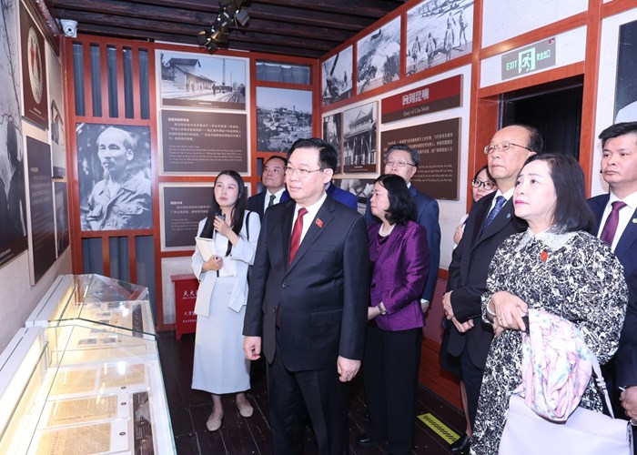 Chủ tịch Quốc hội thăm Khu di tích lịch sử Chủ tịch Hồ Chí Minh tại Côn Minh - Anh 1