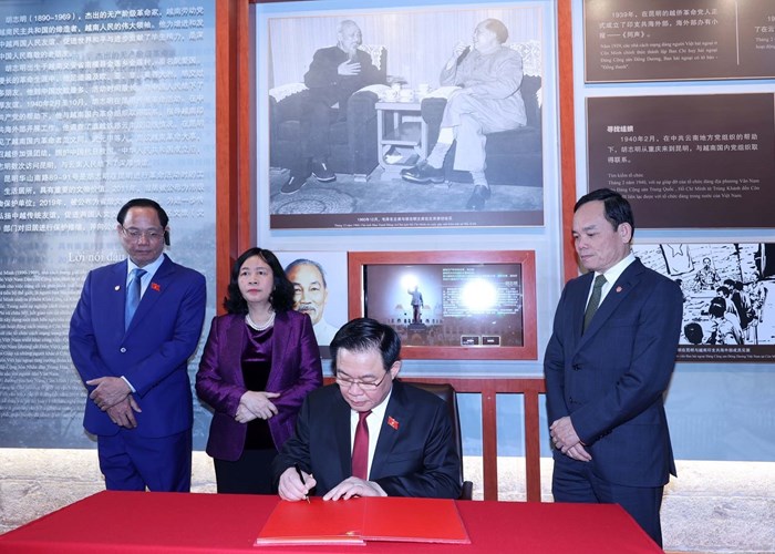 Chủ tịch Quốc hội thăm Khu di tích lịch sử Chủ tịch Hồ Chí Minh tại Côn Minh - Anh 2