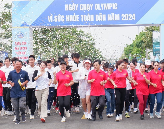 Đà Nẵng: Gần 3.000 người tham gia ngày chạy Olympic vì sức khỏe toàn dân 2024 - Anh 1