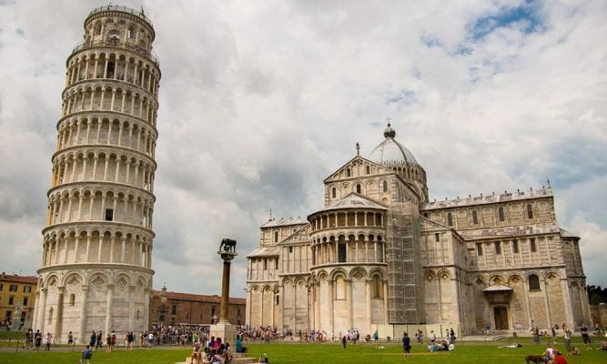 Tháp nghiêng Pisa dần mất độ nghiêng - Anh 1