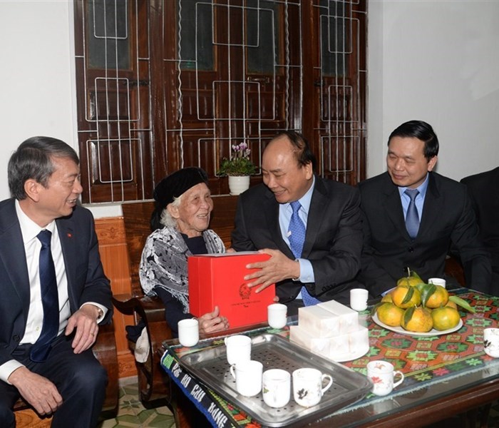 Thủ tướng Chính phủ Nguyễn Xuân Phúc: Phát triển du lịch mang đậm bản sắc Cao Bằng - Anh 5