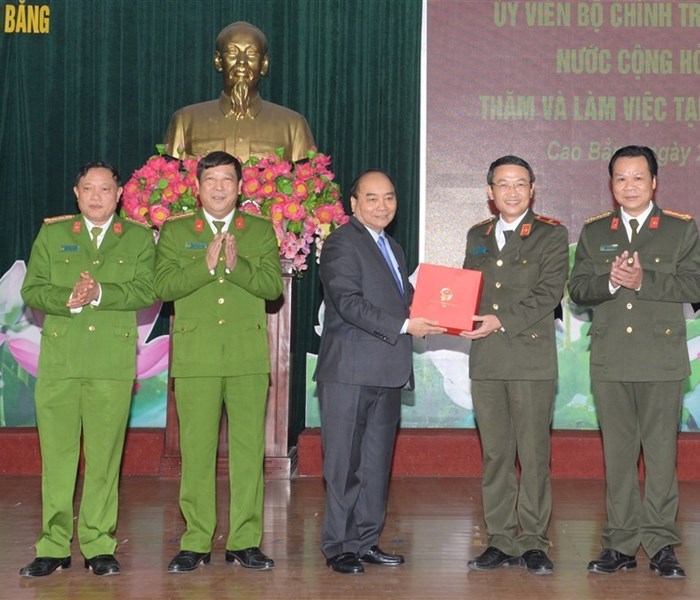 Thủ tướng Chính phủ Nguyễn Xuân Phúc: Phát triển du lịch mang đậm bản sắc Cao Bằng - Anh 4