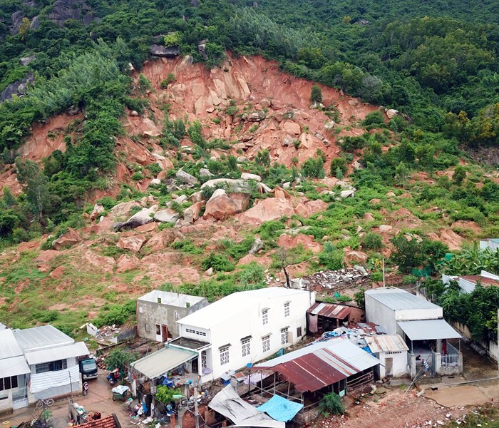 Những ngôi làng ven núi ở Khánh Hoà bị 