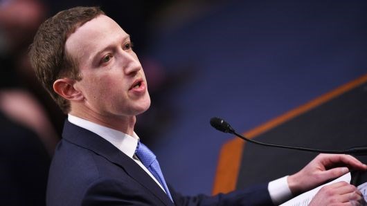 8 nước yêu cầu ông chủ Facebook ra điều trần trước Quốc hội - Anh 1