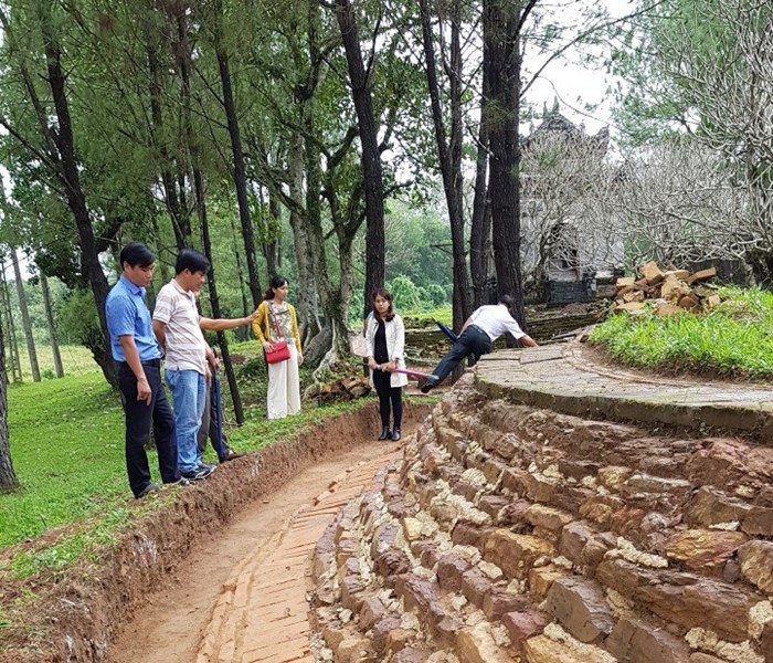 Nhiều phát hiện khảo cổ quan trọng tại di tích lăng Đồng Khánh - Anh 1