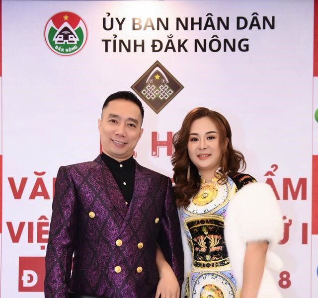 NTK Đỗ Trịnh Hoài Nam trình diễn BST tại Lễ hội văn hóa thổ cẩm Việt Nam - Anh 1