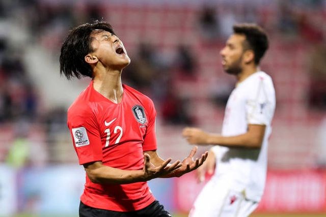 Đội hình tiêu biểu vòng 1/8 Asian Cup: Hai cầu thủ Việt Nam được vinh danh - Anh 3