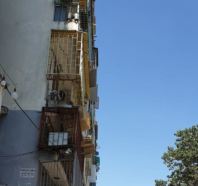 Hình ảnh chung cư nghiêng dọa sập khiến 38 hộ dân “tháo chạy” ngay cận Tết - Anh 14