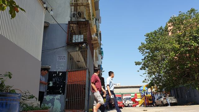 Hình ảnh chung cư nghiêng dọa sập khiến 38 hộ dân “tháo chạy” ngay cận Tết - Anh 2