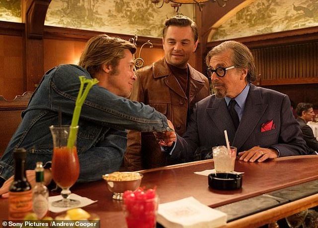 Brad Pitt và Leonardo DiCaprio cùng xuất hiện bảnh bao trên phim trường - Anh 1