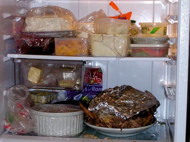 5 dấu hiệu cảnh báo bạn nên vứt bỏ thức ăn thừa - Anh 1