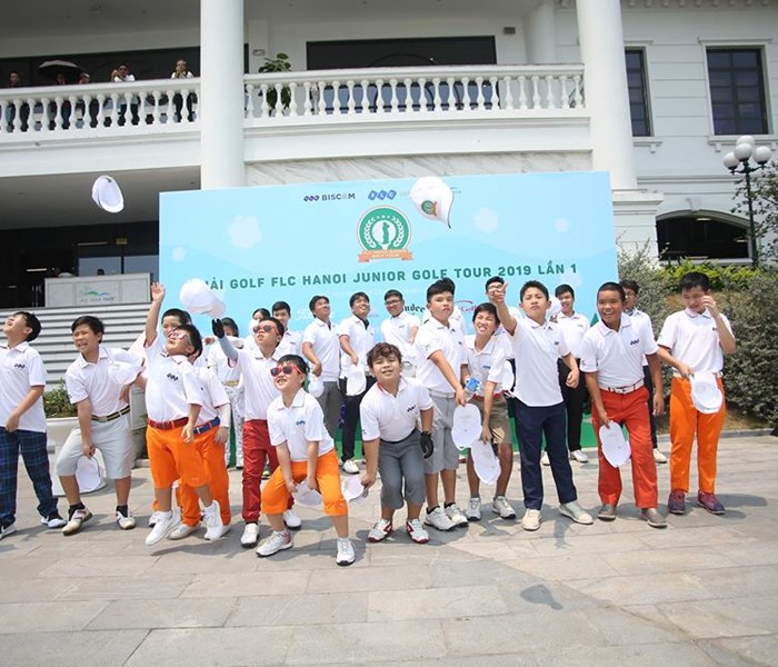 Đoàn Uy tạm dẫn đầu Giải FLC Hanoi junior golf tour - Anh 2