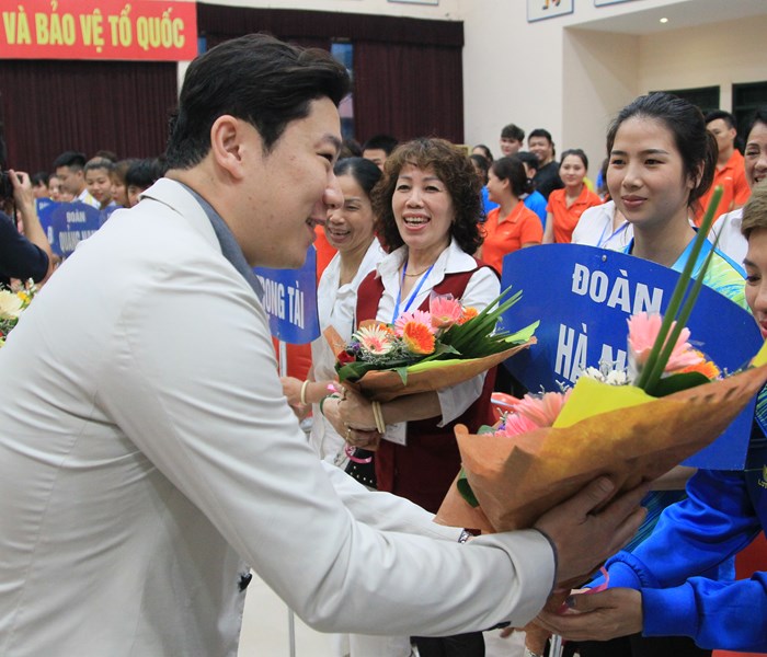 Huyền thoại bắn súng thế giới Jin Jong Oh mong so tài cùng Hoàng Xuân Vinh ở Olympic - Anh 1