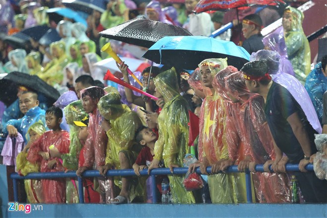 U23 Việt Nam thắng U23 Myanmar 2-0 trong một trận đấu phải tạm dừng vì mưa - Anh 3