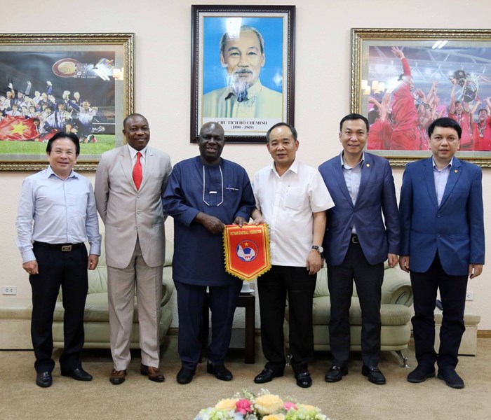 Việt Nam và Nigeria tăng cường hợp tác trên lĩnh vực bóng đá - Anh 2