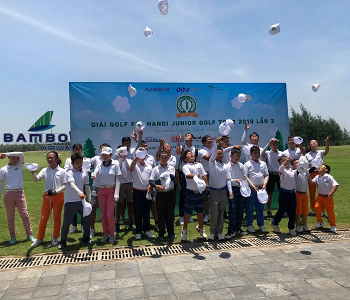 Nguyễn Vũ Quốc Anh tạm dẫn đầu Giải golf FLC Hà Nội junior golf tour - Anh 1