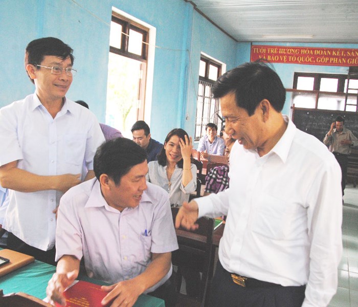 Tiếp xúc cử tri tại huyện Nam Đông (TT Huế), Bộ trưởng Nguyễn Ngọc Thiện: Quy hoạch phải dành quỹ đất cho công trình văn hóa – thể thao - Anh 4