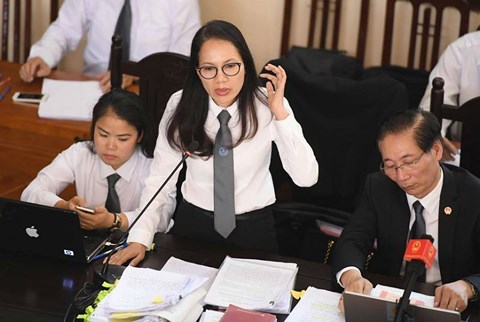 Phiên tòa xét xử vụ án chạy thận, luật sư của bác sĩ Hoàng Công Lương: Bộ Y tế đã “biên tập” câu hỏi của cơ quan điều tra - Anh 1