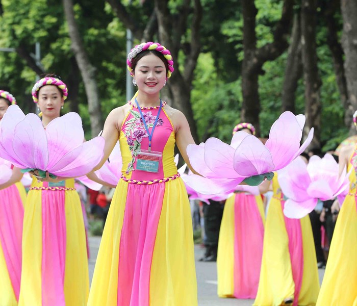 Lễ hội đường phố Hà Nội  kỉ niệm 10 năm điều chỉnh địa giới hành chính - Anh 9