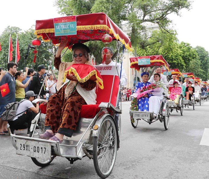 Lễ hội đường phố Hà Nội  kỉ niệm 10 năm điều chỉnh địa giới hành chính - Anh 4