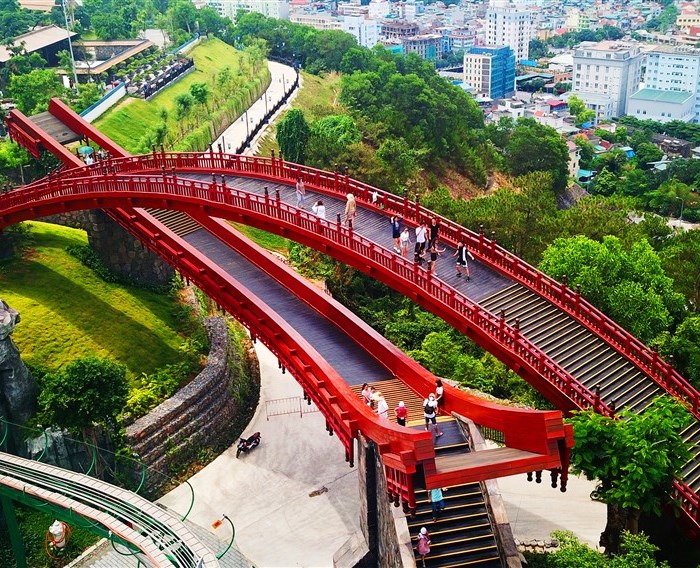 Khám phá Cầu Koi tuyệt đẹp giữa Vườn Nhật Sun World Halong Complex - Anh 3