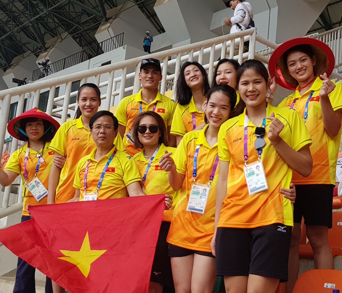 Bên lề Asian Games 18: Áo bẩn không thay - Anh 1