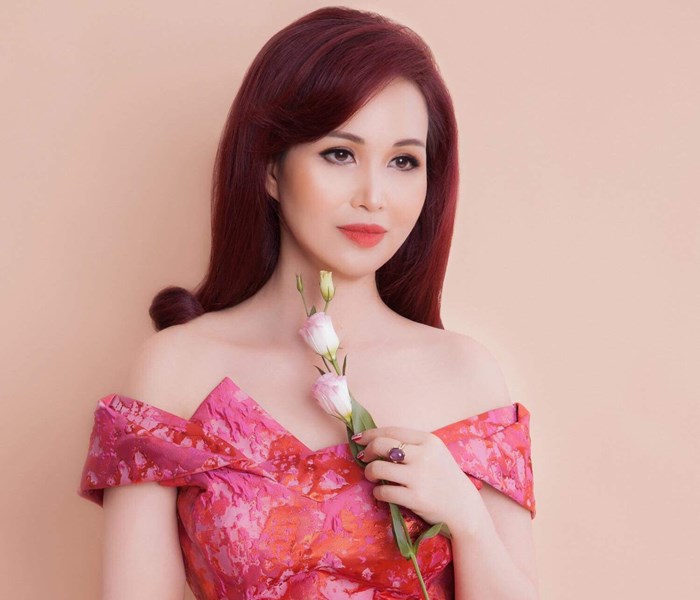 Hoa hậu Diệu Hoa ngồi ghế nóng Mrs Việt Nam - Anh 1