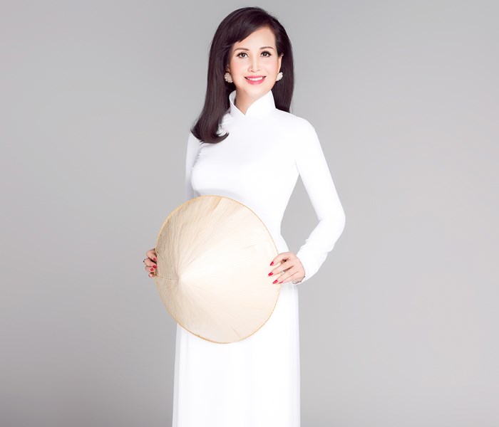 Hoa hậu Diệu Hoa ngồi ghế nóng Mrs Việt Nam - Anh 2