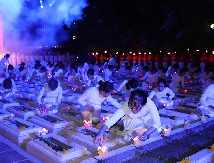 Đà Nẵng: Gần 1.000 người dâng hương tưởng niệm các nghĩa sĩ chống Pháp - Anh 2