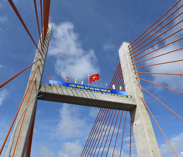 Thủ tướng cắt băng khánh thành cao tốc Hạ Long-Hải Phòng và cầu Bạch Đằng - Anh 7