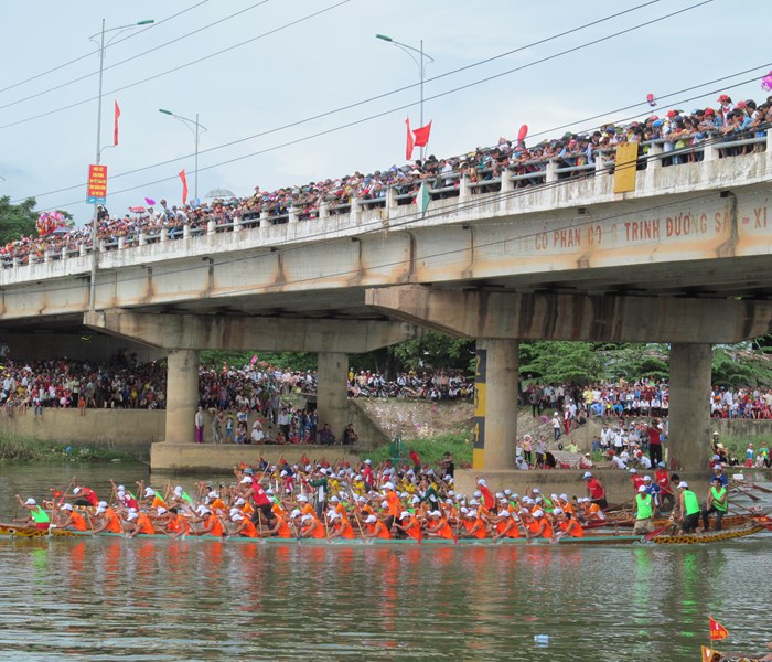 Quảng Bình: Rộn ràng lễ hội đua thuyền mừng Tết Độc lập - Anh 1