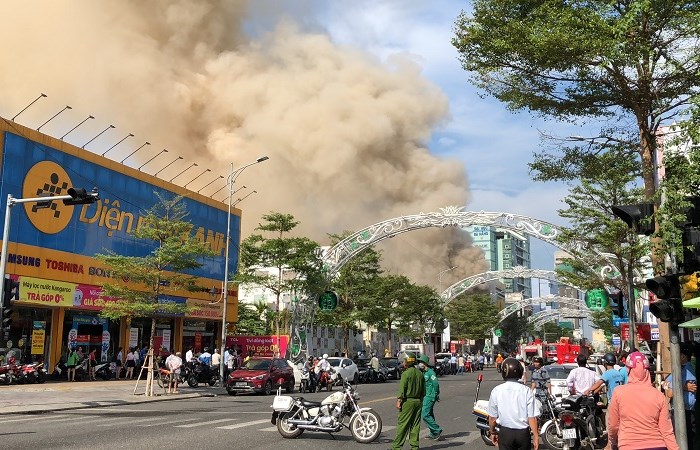 Cháy dữ dội tại Đà Nẵng - Anh 1
