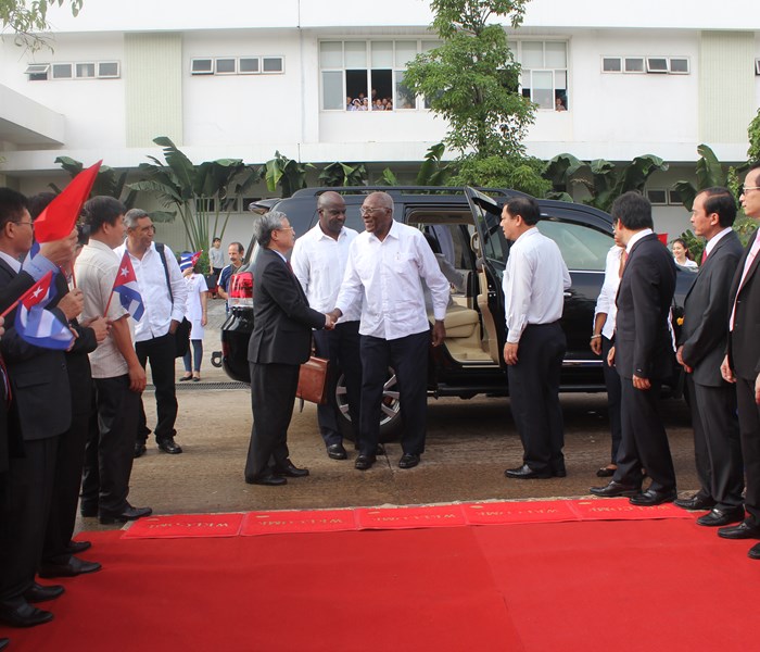 Đoàn đại biểu Cuba thăm Bệnh viện Hữu nghị Việt Nam - Cuba Đồng Hới - Anh 1