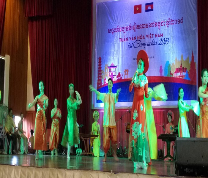 Tuần Văn hóa Việt Nam tại Campuchia 2018: Ấn tượng Việt Nam ở tỉnh biên giới Battambang - Anh 2