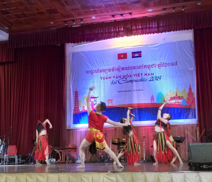 Tuần Văn hóa Việt Nam tại Campuchia 2018: Ấn tượng Việt Nam ở tỉnh biên giới Battambang - Anh 4