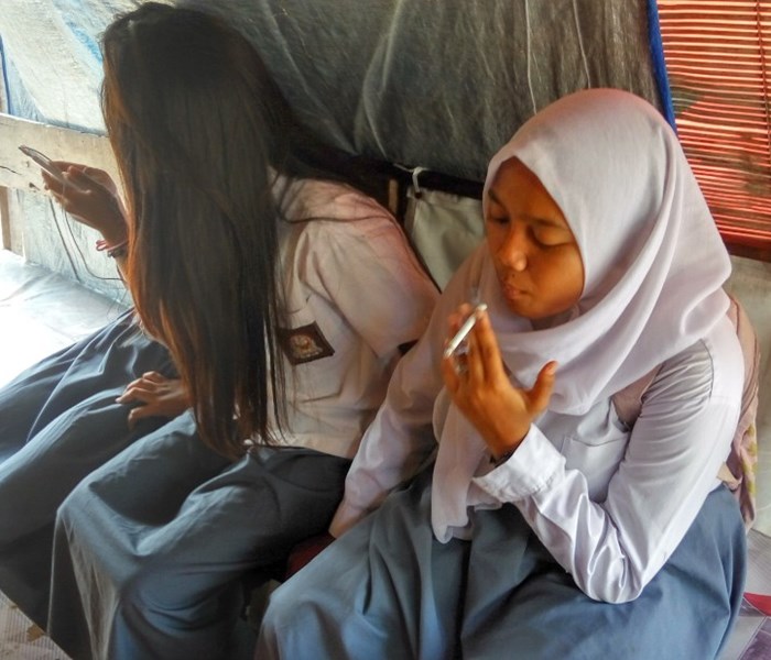 Indonesia: Trẻ em hút thuốc lá trở thành vấn nạn - Anh 1