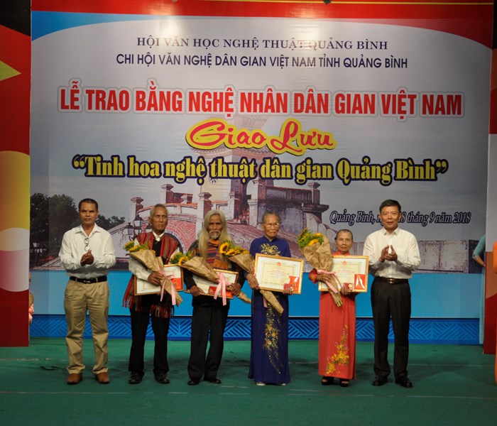 Quảng Bình: Thêm 4 Nghệ nhân dân gian Việt Nam - Anh 1