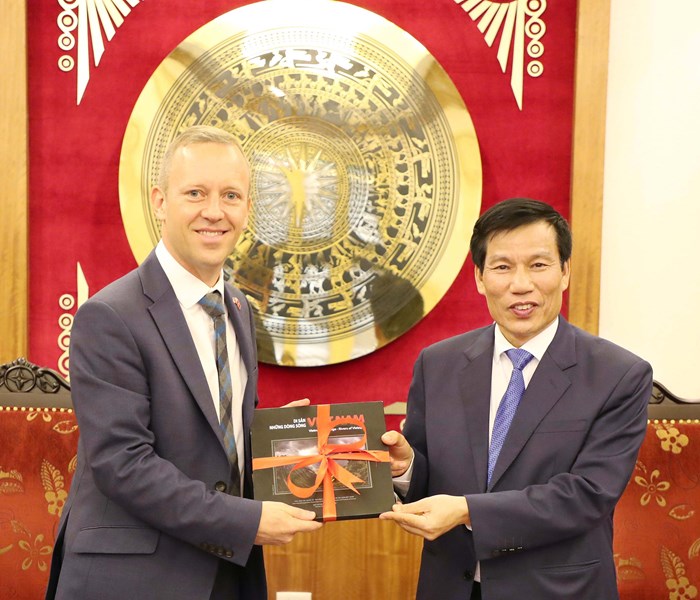 Bộ trưởng Nguyễn Ngọc Thiện: “Mong có nhiều dự án hợp tác văn hóa giữa Việt Nam- Vương quốc Anh” - Anh 3