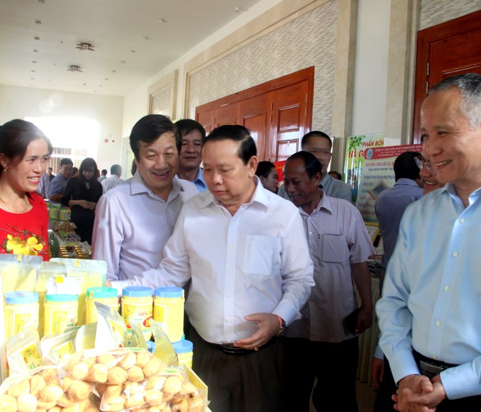 Trưng bày 22 gian hàng sản phẩm của các tỉnh có chung biên giới Việt Nam – Lào - Anh 1