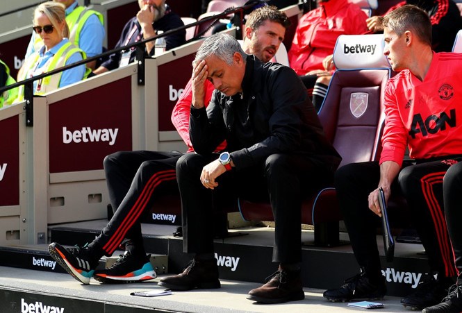 Jose Mourinho liệu có còn giữ vững vị trí HLV Manchester United? - Anh 1