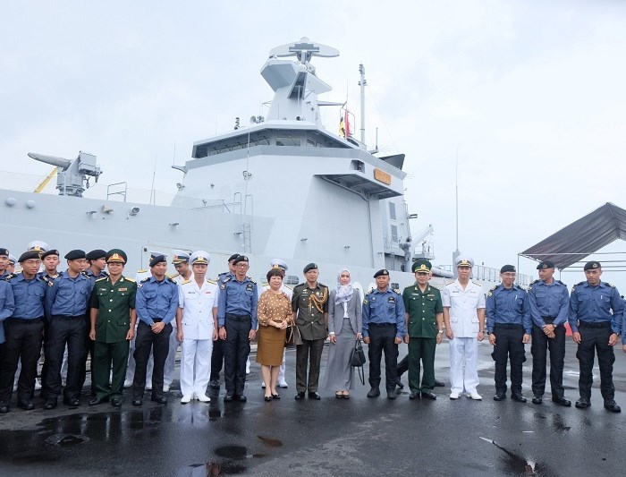 Tàu hải quân Brunei cập cảng Tiên Sa - Anh 1