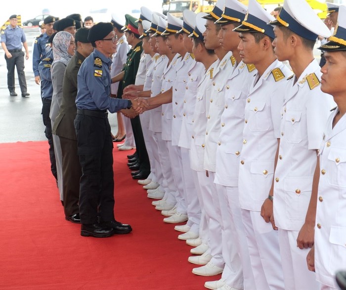 Tàu hải quân Brunei cập cảng Tiên Sa - Anh 2