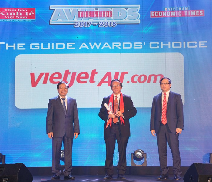 Vietjet tiếp tục được vinh danh “Hãng hàng không tiên phong” tại The Guide Awards 2018 - Anh 1