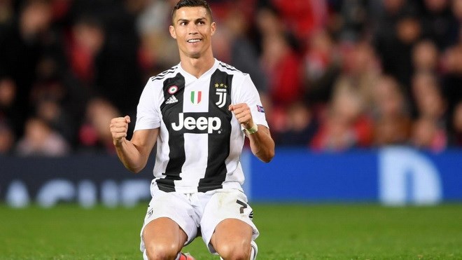 Ronaldo vượt Selena Gomez, trở thành ngôi sao số 1 trên mạng xã hội - Anh 1