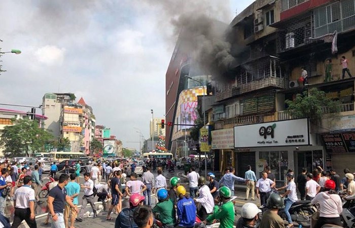 Hà Nội: Cháy lớn tại khu tập thể cũ trên đường Tôn Thất Tùng - Anh 5