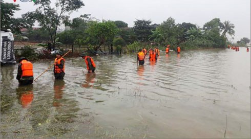 Miền Trung ngập lụt ở nhiều nơi, 2 người chết và mất tích - Anh 1