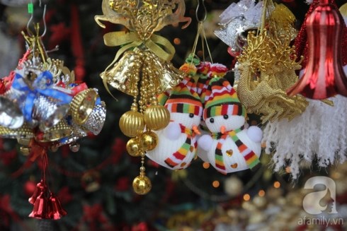 Thị trường sản phẩm trang trí Giáng sinh: Hàng Việt chiếm ưu thế - Anh 1