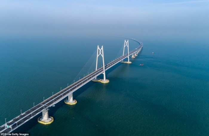 Toàn cảnh cây cầu vượt biển dài nhất thế giới của Trung Quốc - Anh 1